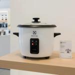 Panela de Arroz Elétrica Electrolux 1,3L Efficient RCB50 Frequência 60 Hz Branca 220V