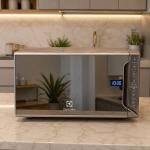 Micro-ondas Electrolux 31L Inox Espelhado com Painel Integrado e Função Tira Odor 220v MI41S